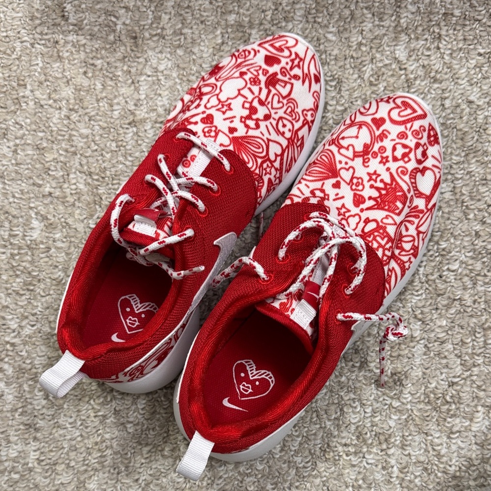 Nike RARE 2015 Nike Roshe
One Print GS 'Valentines Day' Sneakers Red White
